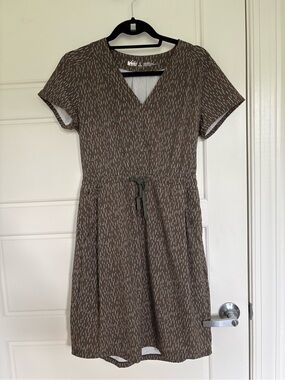 Women’s Olive Green Short Sleeve Drawstring Waist Dress